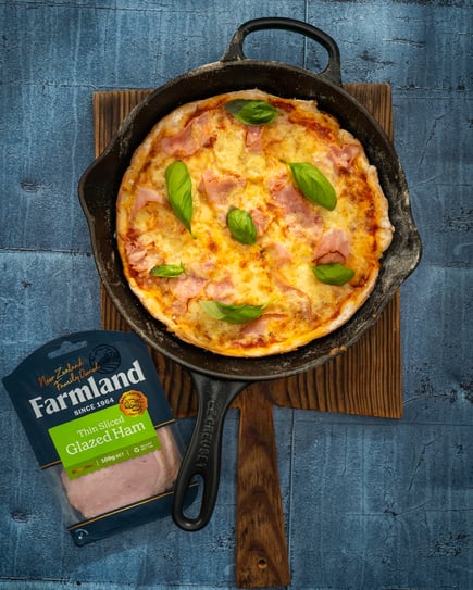 Glazed ham and pineapple pizza_Farmland_HR-07209
